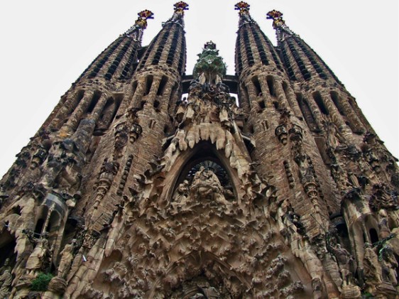 sagrada familia barcelona aavtravel