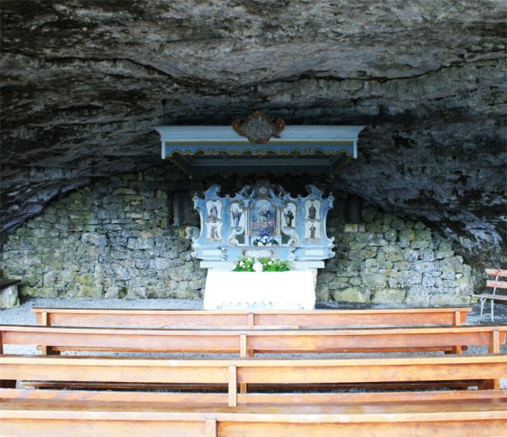 Äscher-Wildkirchli, wildkirchli, Äscher, Appenzell, cliff, mountains, switzerland, aavtravel